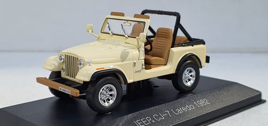 Jeep CJ-7 Laredo 1982 Creme 1:43 WhiteBox van Jeep