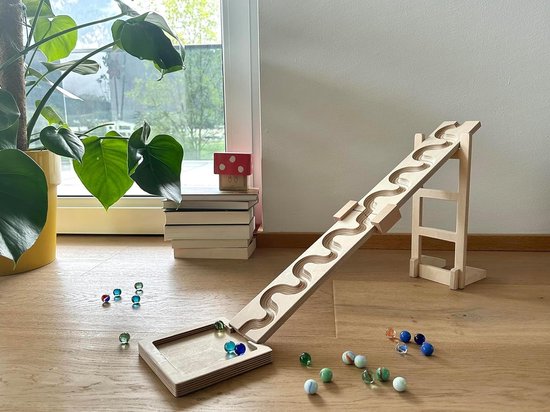 Kogelbaanset Hout - Knikkerbaan Toren - Motoriek Ontwikkelen - Handgemaakt Oostenrijk - 30 cm Basis - Natuurlijk Hout van Merkloos