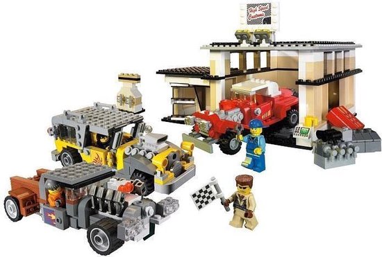 LEGO Factory Custom Car Garage - 10200 van LEGO