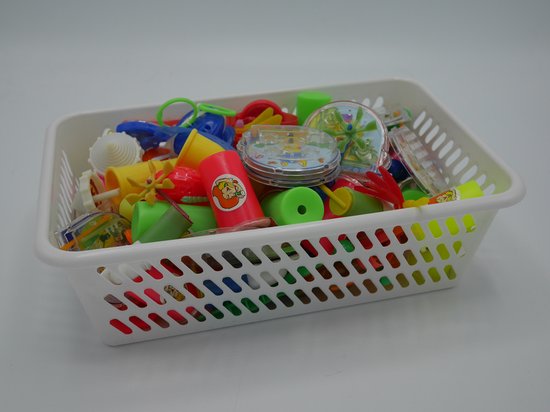 uitdeel cadeautjes 75 stuks in mandje van Merkloos